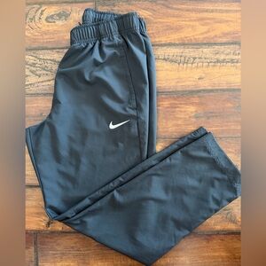 Like New Nike Women's Black Joggers With Pockets